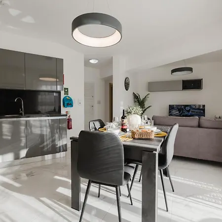 Cityscape 3bed Close To Centre By Homely Apartment