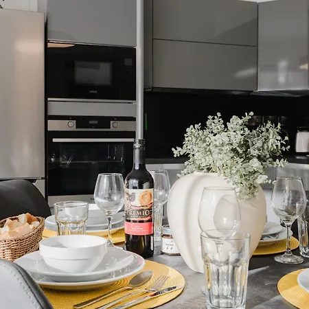 Cityscape 3bed Close To Centre By Homely *