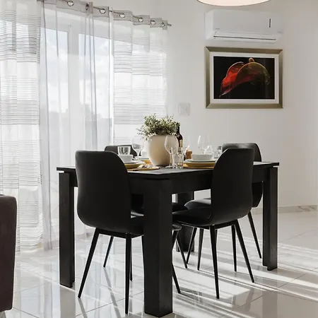Cityscape 3bed Close To Centre By Homely